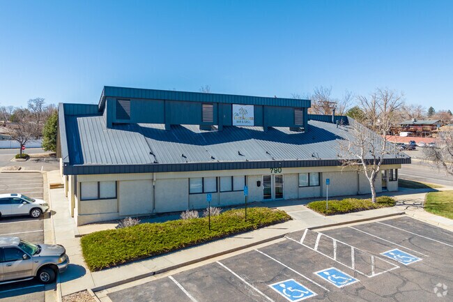 Residents enjoy Taco Tuesday and Wing Wednesday at the Treehouse Bar & Grill.