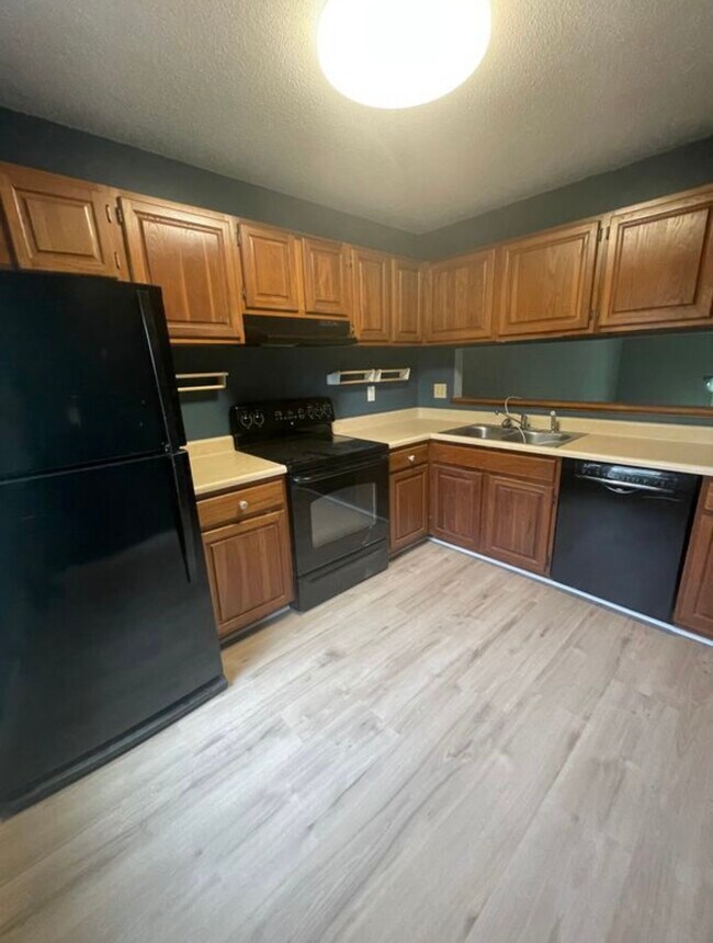 149 Ledgewood Cir, Burlington, VT 05401 - photo 4