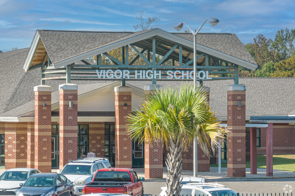CF Vigor High School holds an overall niche grade of C-.