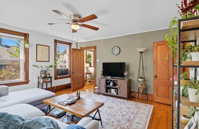 62 Maple St unit Upper Level in Duple, Easthampton, MA 01027 - photo 4