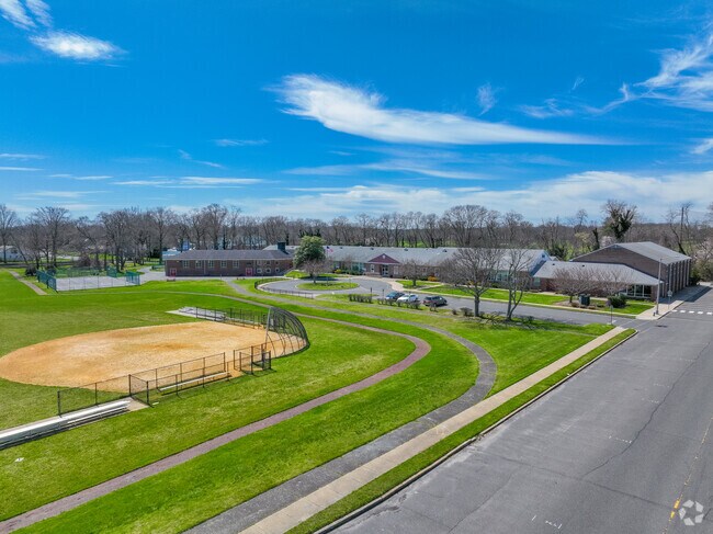 The Deal School has an overall score of B on Niche.