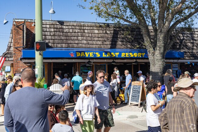 Dave's Last Resort and Oyster Bar serves the residents of Bryant Park.