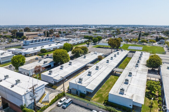 A view of Hawthorne Middle School in Hawthorne, CA from above.