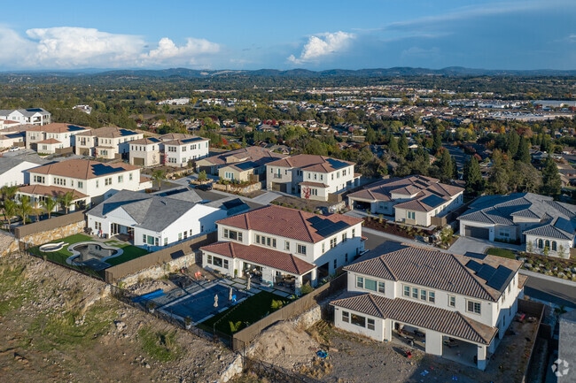 Hilltop homes in Rocklin offer stunning views of the Mission Hills neighborhood.