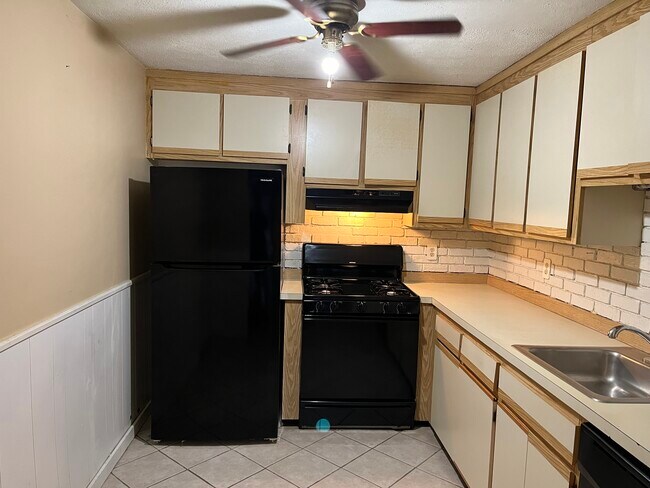 100 Cass Ave unit A4, Dracut, MA 01826 - photo 5