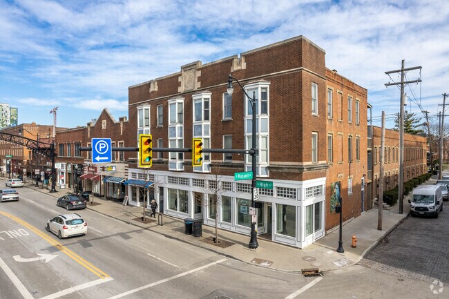 Restaurants and retail in the Short North Arts District are near Harrison West.