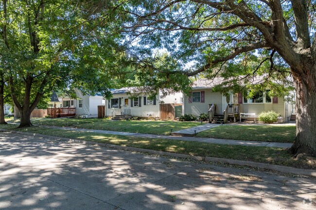 Many of the older homes in the Edison neighborhood are traditional-style homes.