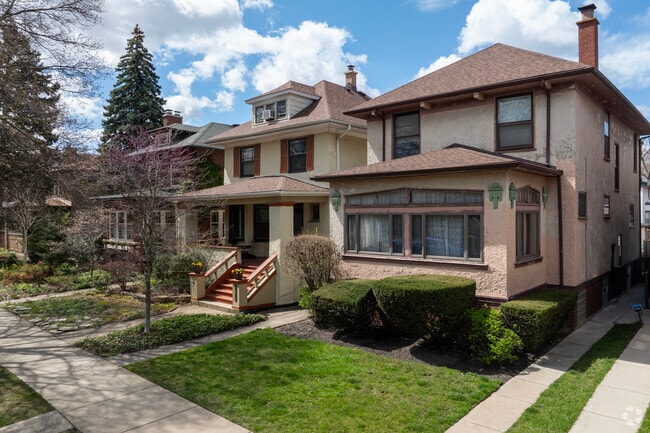 Rows of American Foursquare-style homes line Ravenswood's tree-lined streets.