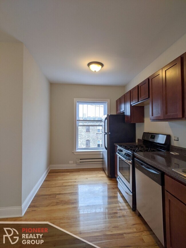 951 W Cornelia Ave unit 3, Chicago, IL 60657 - photo 2