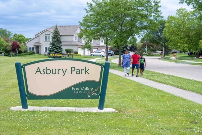 Ashbury Park near Eola Yards is a wonderful place to take a relaxing walk.