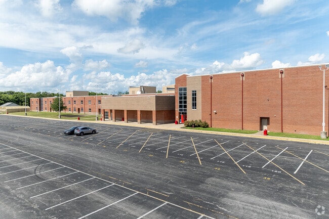 The student population of Scott County Middle School is 864 and the school serves 6-8.