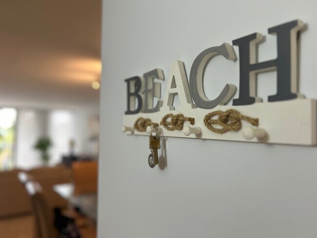 7824 Collins Ave unit 404, Miami Beach, FL 33141 - photo 6