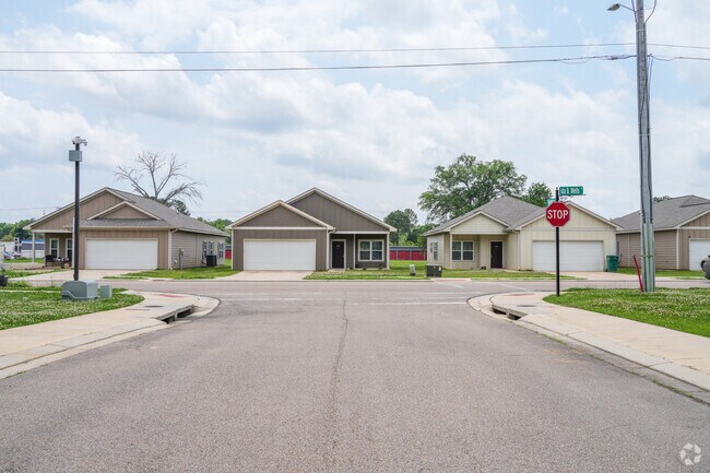 Willis Heights offers a community close to the action, but far enough away for a quiet lifestyle.