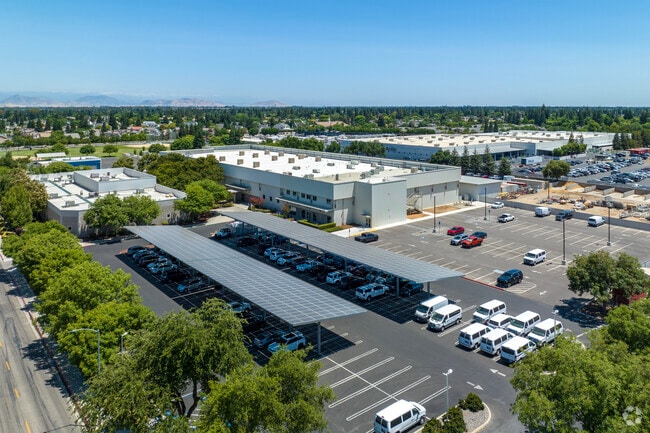 There is covered parking at Clovis Community Day School in Clovis.