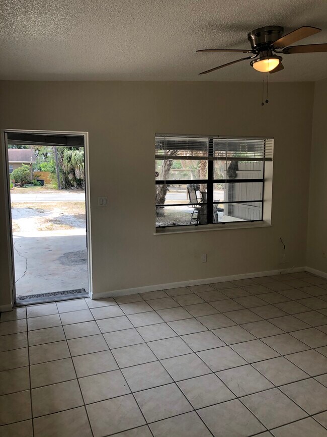 9245 A Overlook Dr unit 9245A Overlook Dr., Temple Terrace, FL 33617 - photo 3