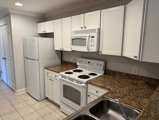 1725 Harvey Mitchell Pkwy S unit 2433, College Station, TX 77840 - photo 5