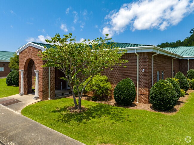 Glanton Elementary School serves over 270 students daily.