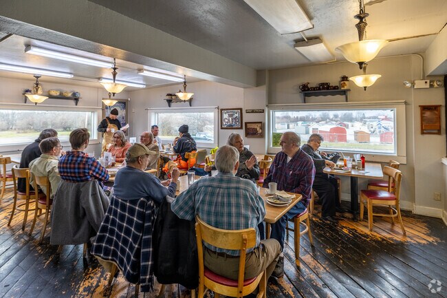 Far South friends gather everyday at Portside Cafe.