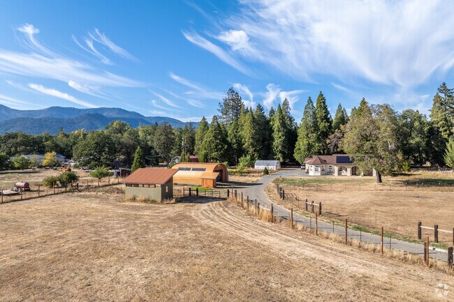 The average sell price for a home in Selma is $474,000.