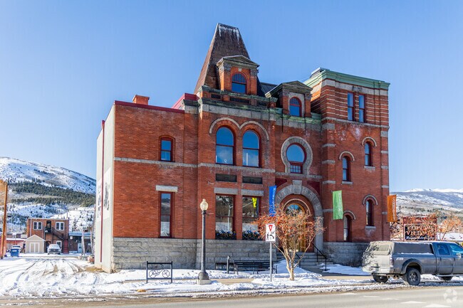 You known you're in Anaconda when you see the Italianate style buildings.