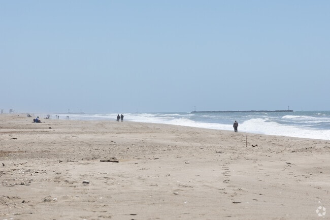 Sea Air isn't far from the beach.