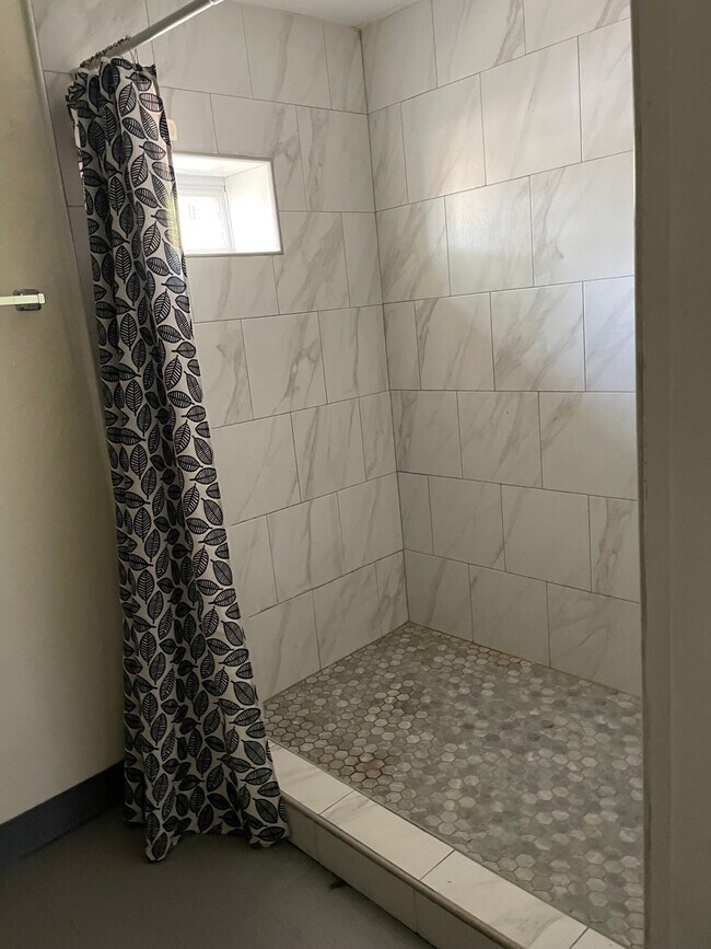 1143 S Virginia Ave unit MMI VA B, Mercedes, TX 78570 - photo 5