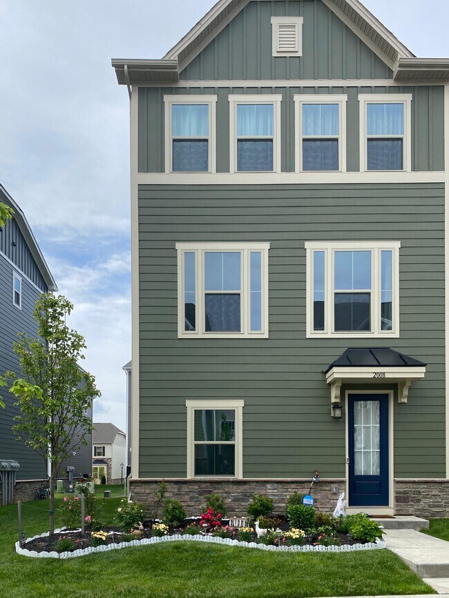 2008 Hemlock Ln, Mars, PA 16046