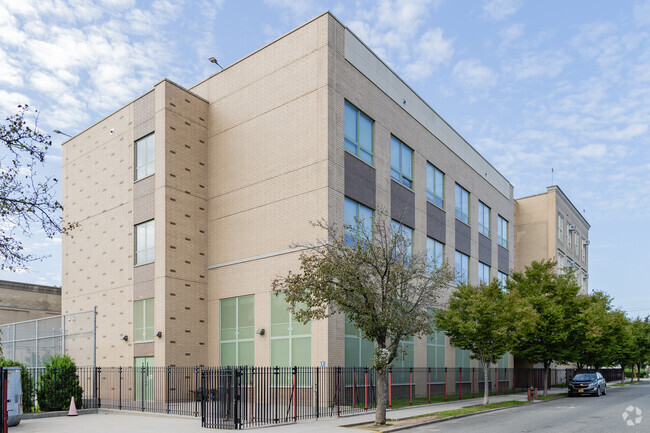 PS 29Q has 732 students in grades K-5.
