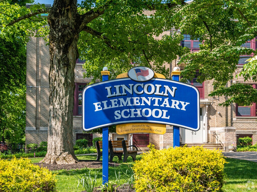 Lincoln Elementary School sign in Caldwell.