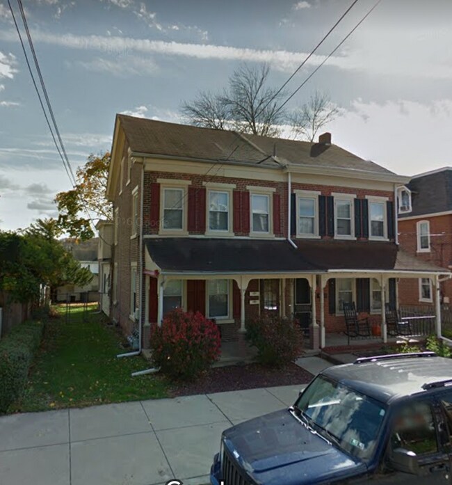 320 Washington Ave unit 2nd floor, Downingtown, PA 19335 - photo 2