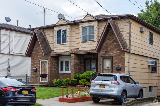 Attached homes are available in Manor Heights.