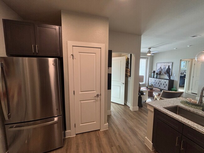 425 El Rio St unit b4, San Marcos, TX 78666 - photo 7