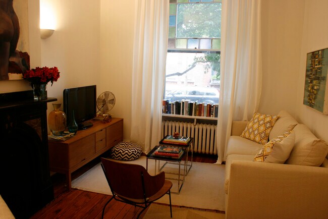 826 N Woodstock St unit 1, Philadelphia, PA 19130 - photo 4