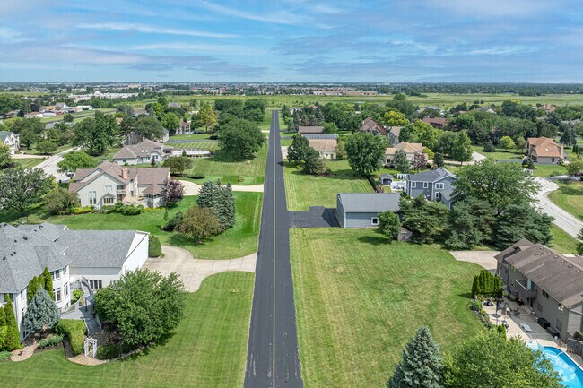 Aero Estates features taxiways that line the neighborhood leading to the main runway.