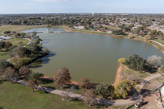 Many of Pasadenas parks feature open green spaces and walking trails.