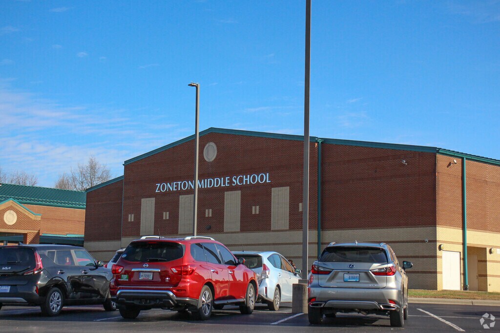 Zoneton Middle School provides education in the neighborhood of 
Hillview.