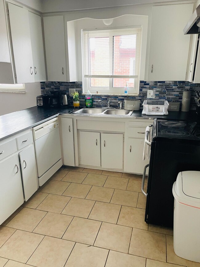 24286 Coolidge Hwy Unit Beautiful home, Oak Park, MI 48237