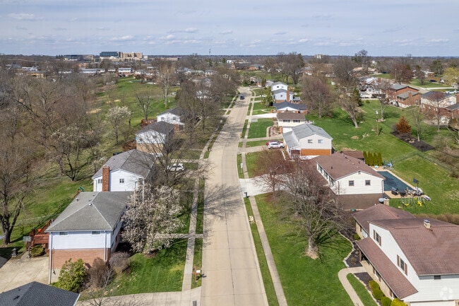 Less than 5 square miles, Edgewood is connected by sidewalks that make getting around easy.