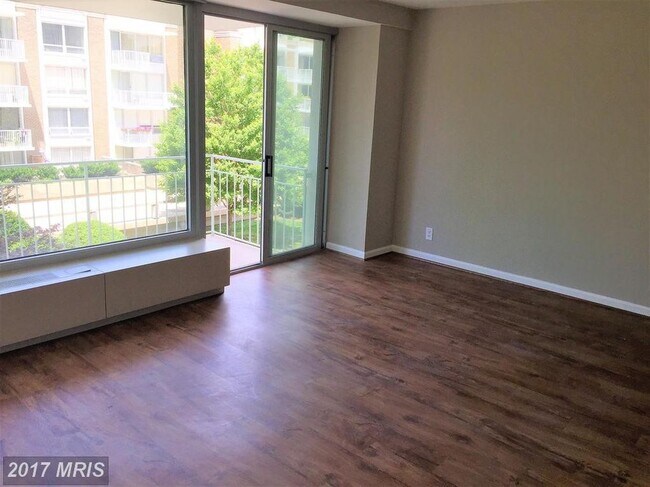 Riverside unit A102, Washington, DC 20024 - photo 6