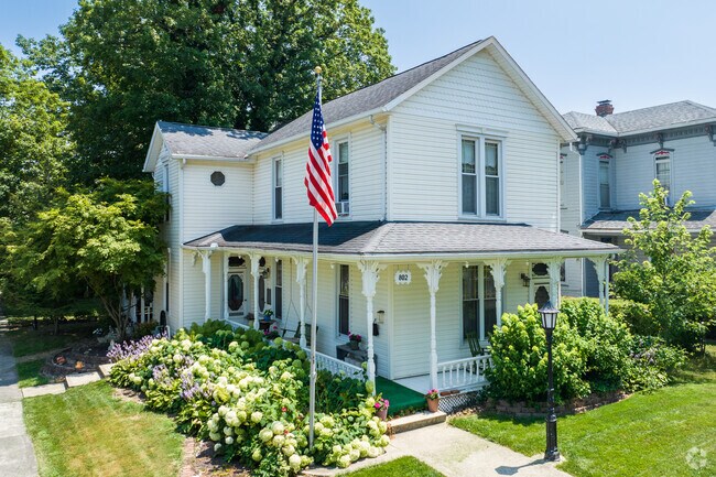 Traditional National homes are common in the neighborhoods surrounding downtown Ada.