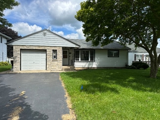 421 W South St, Peotone, IL 60468