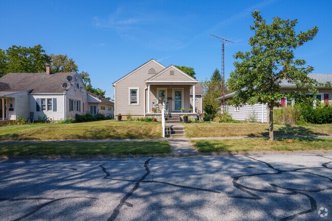 South Oakland is a desirable place to live making most homes close to one another.