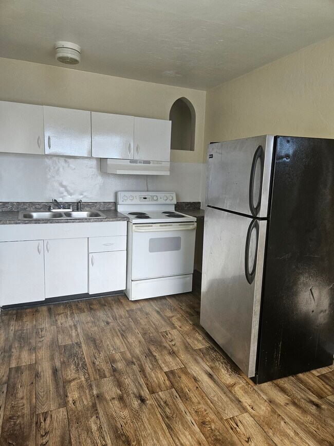 885 Paris Ave S unit B, Saint Petersburg, FL 33701 - photo 5