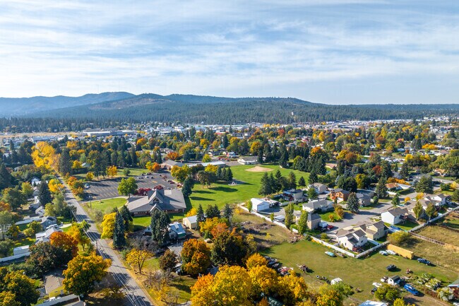 The Opportunity neighborhood offers amazing views of Mica peak.