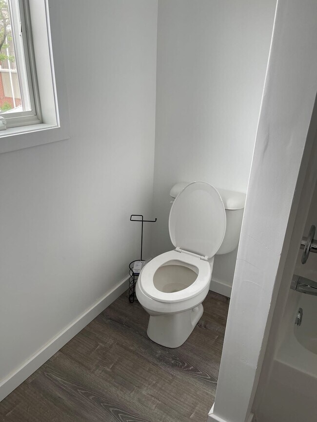 4822 Kutztown Rd unit 2, Temple, PA 19560 - photo 6