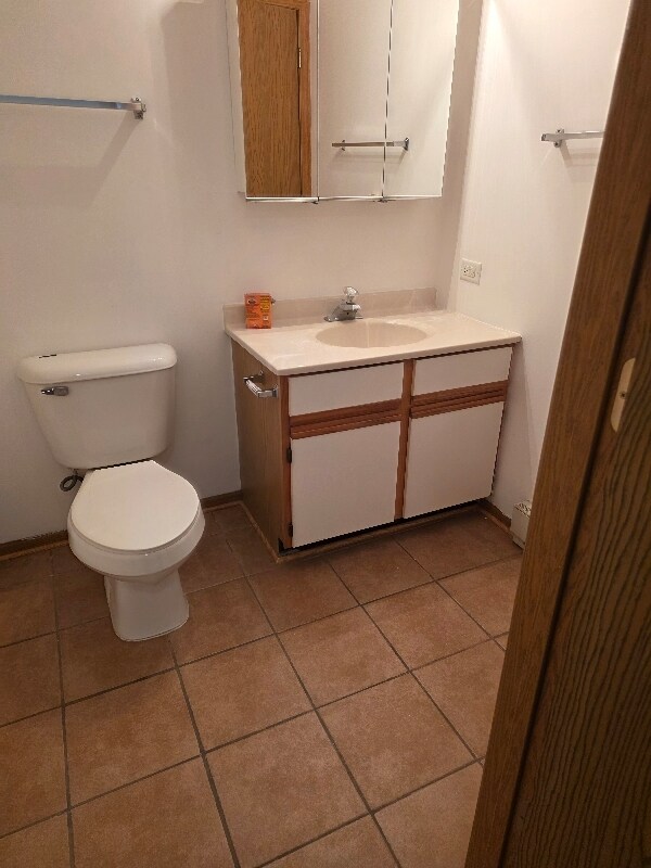 531 Leah Ln unit 2A, Woodstock, IL 60098 - photo 2