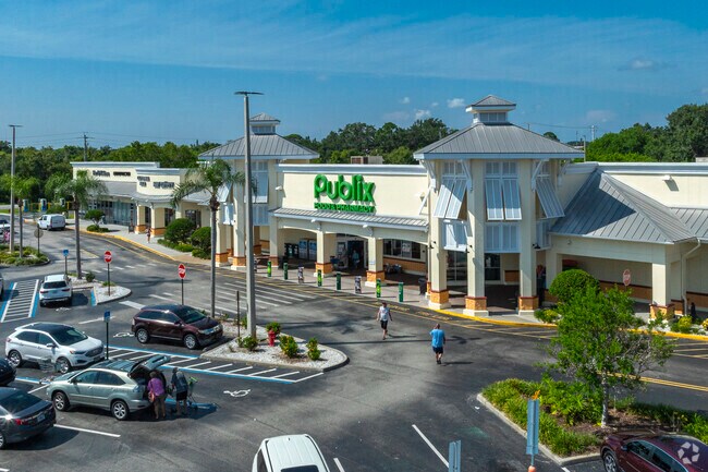 Winter Beach residents benefit from close proximity to Publix grocery store.