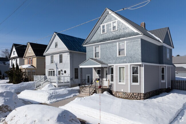 Minimal traditional homes neatly line the streets of Sault Sainte Marie.