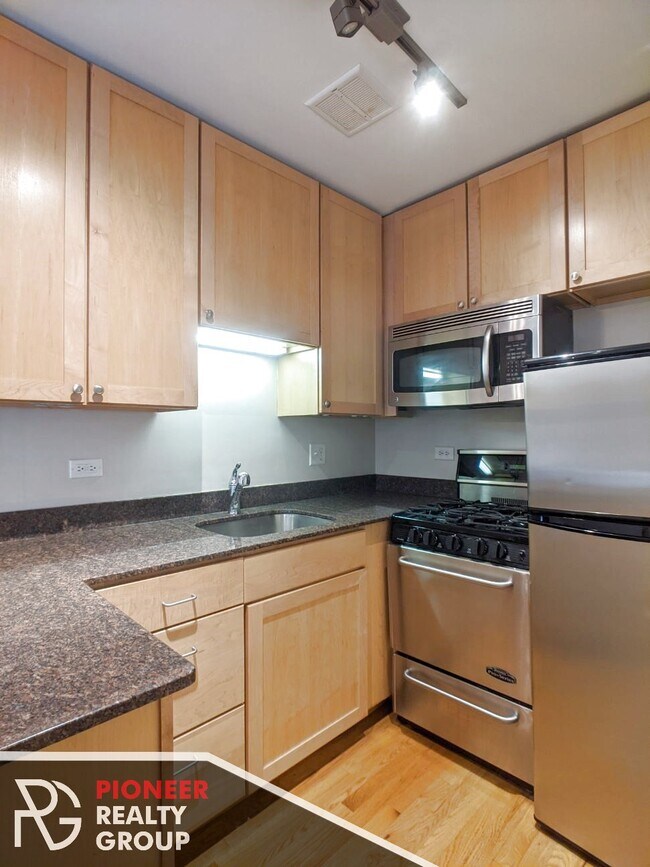 643 W Wrightwood Ave unit 311, Chicago, IL 60614 - photo 7