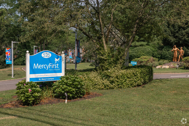PS 256Q is a co-located middle and high school program located in Syosset, NY.